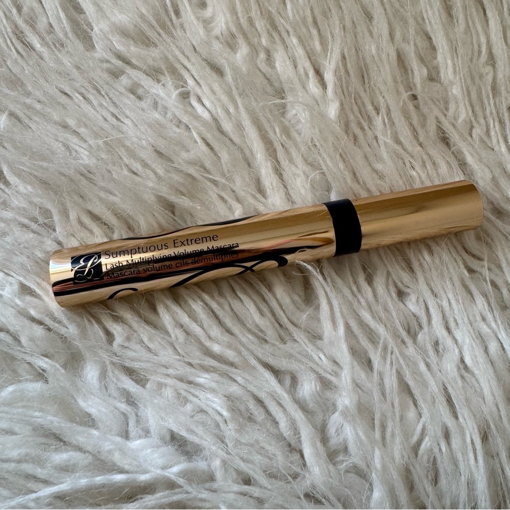 〰️ Estee Lauder | Sumptuous Extreme
Lash Volume Mascara (FULL SIZE) 〰️